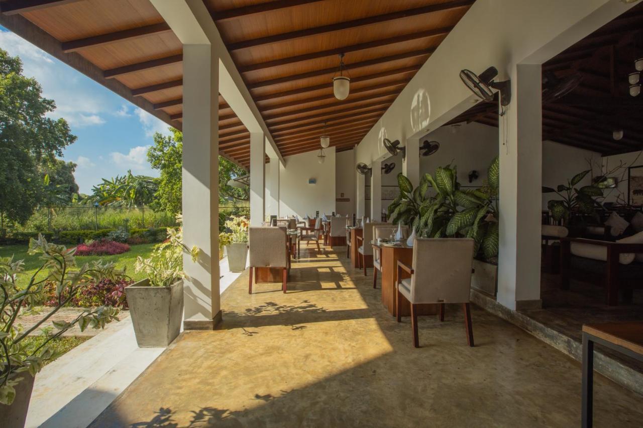 Hotel Sigiriya Wewa Addara Hotel - Hotel By The Lake